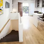 Pensión Gallery House 4*