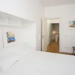 Pensión Gallery House 4*