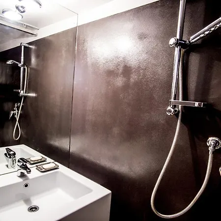بيت ضيافة Gallery House بيرودجا