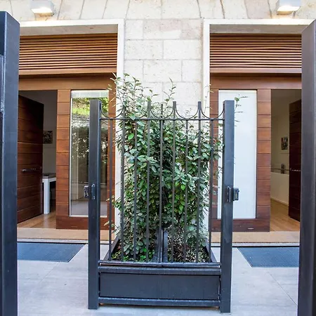 Pensionat Gallery House 4*