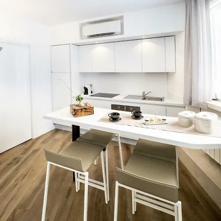 Gallery House 4* بيرودجا