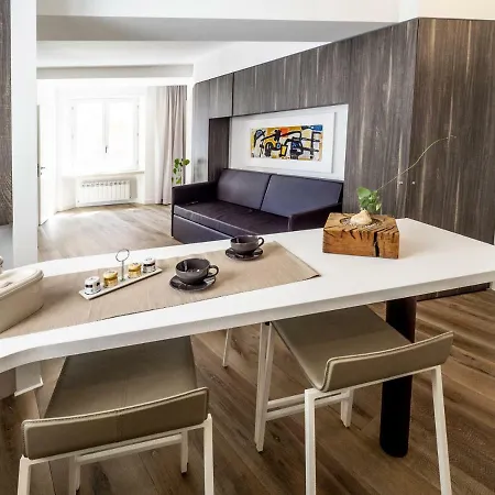 Pensionat Gallery House 4*